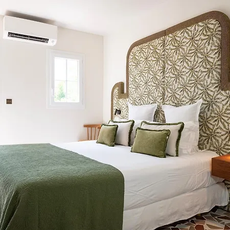 Готель Lou Cagnard 4*