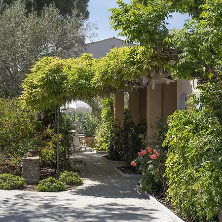 Hotel Lou Cagnard 4*