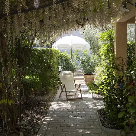 ホテル Lou Cagnard 4*