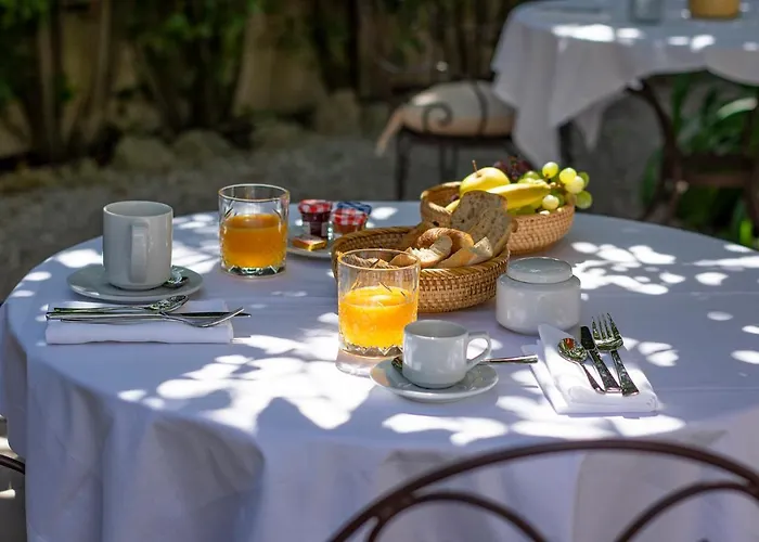 Отель Lou Cagnard